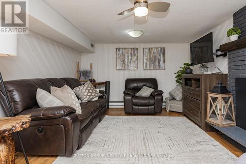 10 Knox Court, North Bay, ON - Indoor Photo Showing Living Room