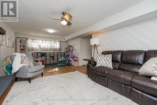 10 Knox Court, North Bay, ON - Indoor Photo Showing Living Room