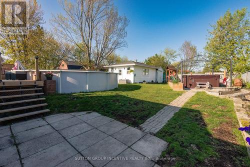 10 Knox Court, North Bay, ON - Outdoor With Backyard