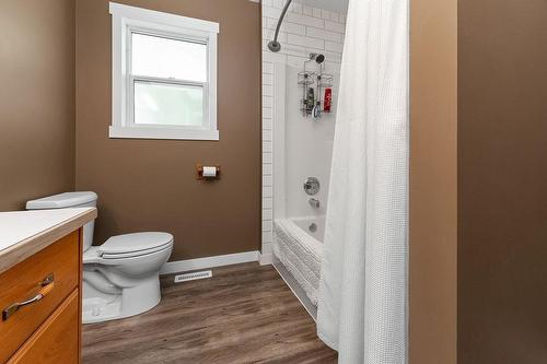 4757 Crescentwood Drive, Edgewater, BC - Indoor Photo Showing Bathroom