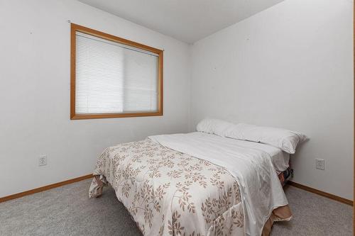 4757 Crescentwood Drive, Edgewater, BC - Indoor Photo Showing Bedroom