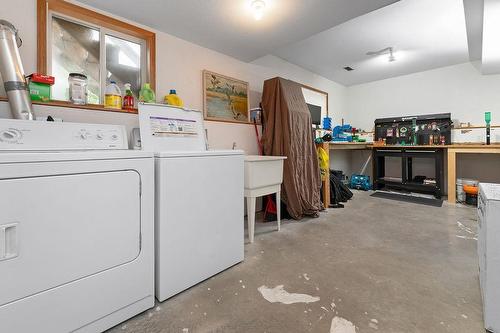 4757 Crescentwood Drive, Edgewater, BC - Indoor Photo Showing Laundry Room