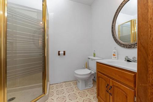 4757 Crescentwood Drive, Edgewater, BC - Indoor Photo Showing Bathroom