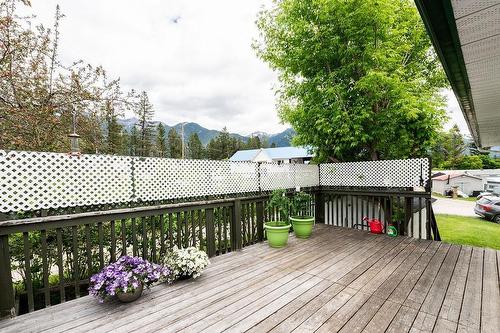 4757 Crescentwood Drive, Edgewater, BC - Outdoor With Deck Patio Veranda