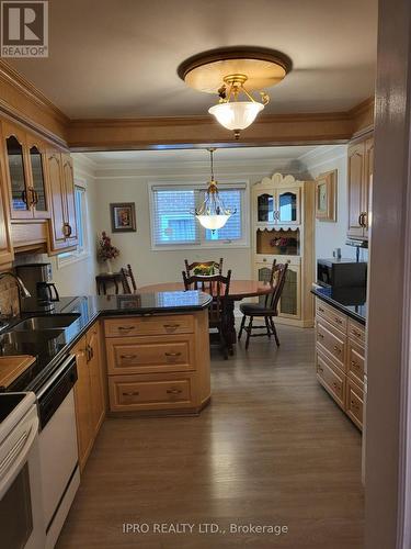 4239 Rockwood Road, Mississauga (Rathwood), ON - Indoor Photo Showing Kitchen With Double Sink