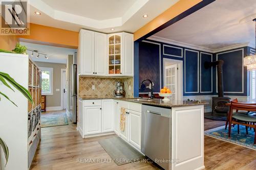 34 Isabella Street, Brampton, ON - Indoor Photo Showing Kitchen