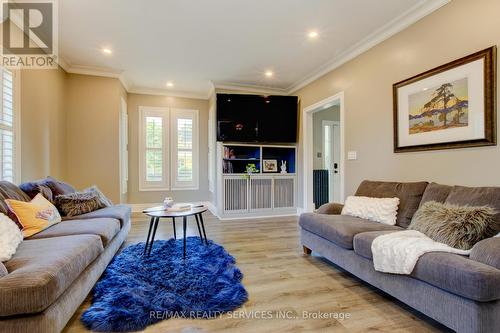 34 Isabella Street, Brampton, ON - Indoor Photo Showing Living Room