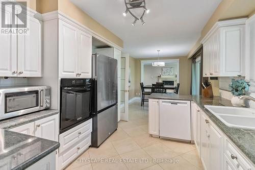 1836 Friar Tuck Court, Mississauga, ON - Indoor Photo Showing Kitchen With Double Sink