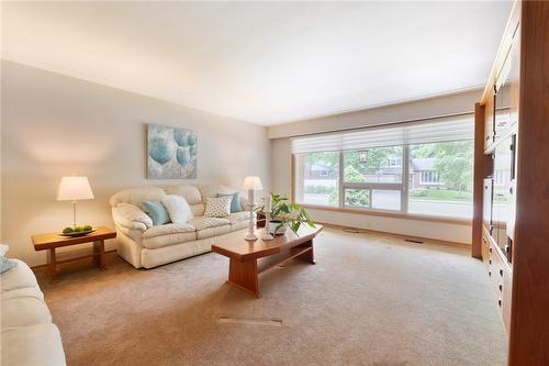 67 Edgewood Avenue, Hamilton, ON - Indoor Photo Showing Living Room