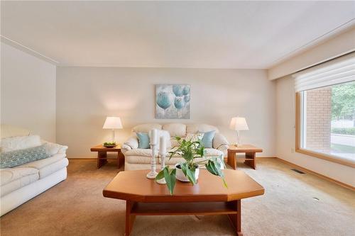 67 Edgewood Avenue, Hamilton, ON - Indoor Photo Showing Living Room