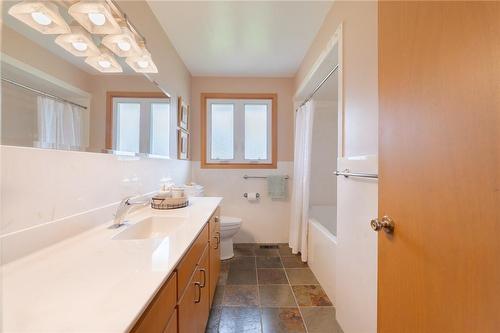 67 Edgewood Avenue, Hamilton, ON - Indoor Photo Showing Bathroom