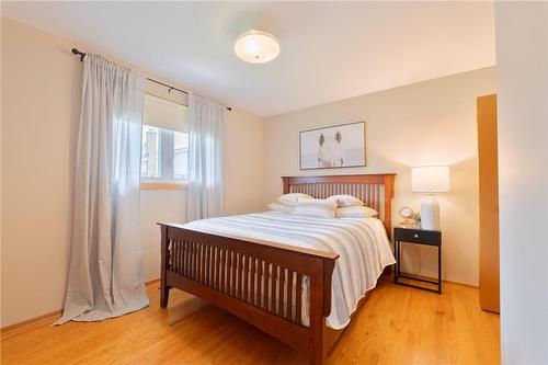 67 Edgewood Avenue, Hamilton, ON - Indoor Photo Showing Bedroom