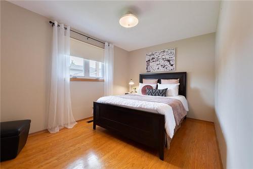 67 Edgewood Avenue, Hamilton, ON - Indoor Photo Showing Bedroom