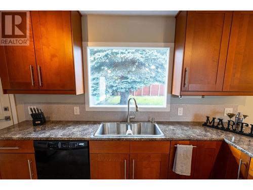 1511 Alward Street, Prince George, BC - Indoor Photo Showing Kitchen With Double Sink