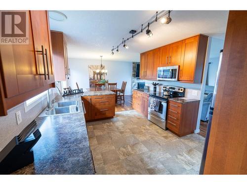 1511 Alward Street, Prince George, BC - Indoor Photo Showing Kitchen With Double Sink