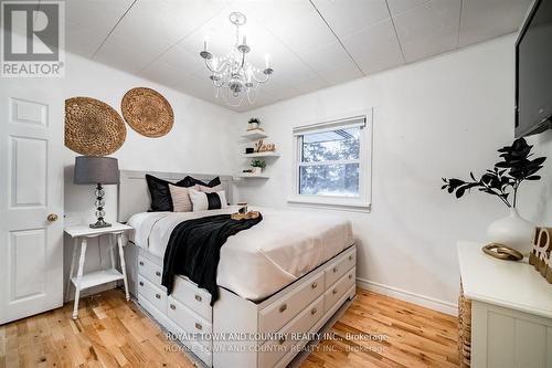 226 Angeline Street N, Kawartha Lakes, ON - Indoor Photo Showing Bedroom