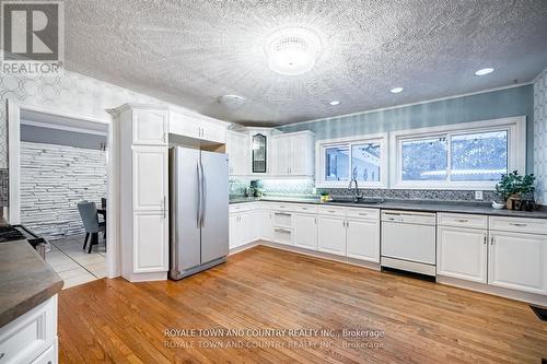 226 Angeline Street N, Kawartha Lakes, ON - Indoor Photo Showing Kitchen