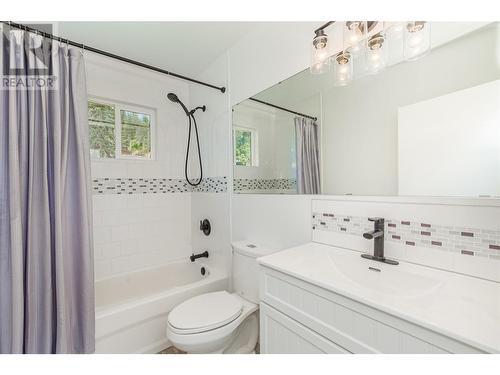 174 Salmon Arm Drive, Enderby, BC - Indoor Photo Showing Bathroom