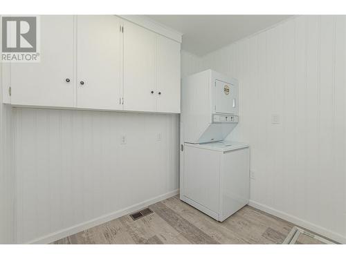 174 Salmon Arm Drive, Enderby, BC - Indoor Photo Showing Laundry Room