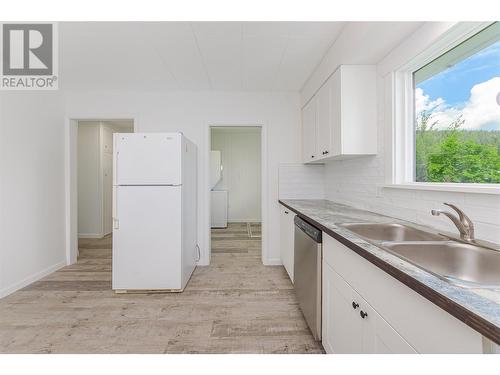 174 Salmon Arm Drive, Enderby, BC - Indoor Photo Showing Kitchen With Double Sink