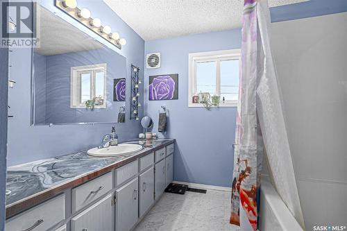 322 1St Avenue, Bradwell, SK - Indoor Photo Showing Bathroom