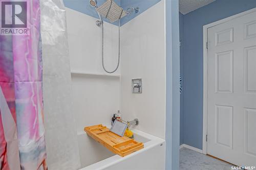 322 1St Avenue, Bradwell, SK - Indoor Photo Showing Bathroom