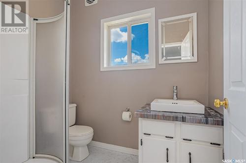 322 1St Avenue, Bradwell, SK - Indoor Photo Showing Bathroom