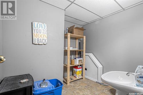 322 1St Avenue, Bradwell, SK - Indoor Photo Showing Bathroom