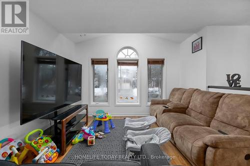 1239 Brackenwood Crescent, Kingston, ON - Indoor Photo Showing Living Room