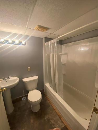 217 Miles Street, Glenboro, MB - Indoor Photo Showing Bathroom