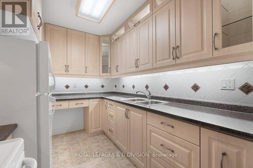 404 - 581 Avenue Road, Toronto (Yonge-St. Clair), ON - Indoor Photo Showing Kitchen With Double Sink