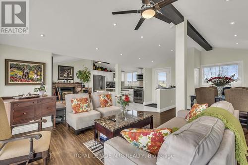 817 Lakeshore Road, Haldimand, ON - Indoor Photo Showing Living Room