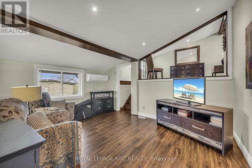 817 Lakeshore Road, Haldimand, ON - Indoor Photo Showing Living Room