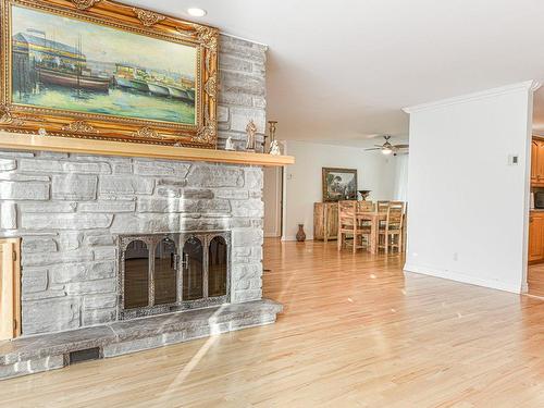 Living room - 90 Ch. Plante, Orford, QC - Indoor With Fireplace