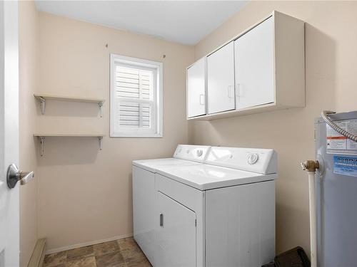 29-260 Harwell Rd, Nanaimo, BC - Indoor Photo Showing Laundry Room