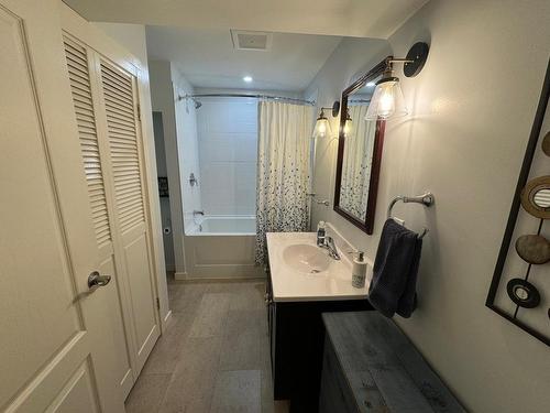 1425 Main Street, Merritt, BC - Indoor Photo Showing Bathroom