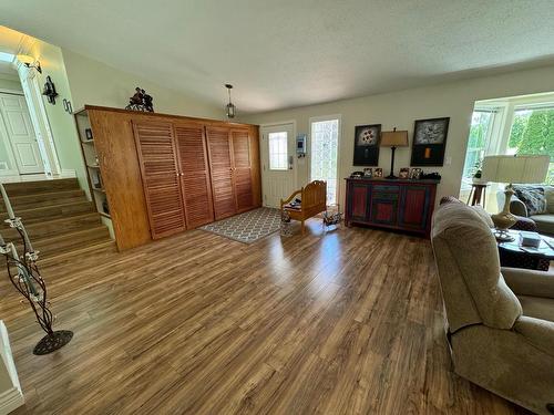 1425 Main Street, Merritt, BC - Indoor Photo Showing Living Room