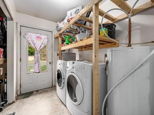 290 Davidson Cres, Lillooet, BC - Indoor Photo Showing Laundry Room