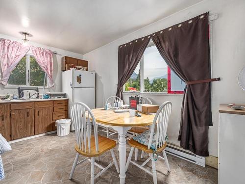 290 Davidson Cres, Lillooet, BC - Indoor Photo Showing Dining Room