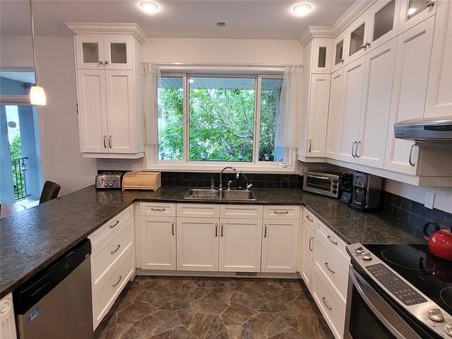 8503 Kingfisher Drive, Osoyoos, BC - Indoor Photo Showing Kitchen With Double Sink