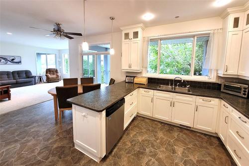 8503 Kingfisher Drive, Osoyoos, BC - Indoor Photo Showing Kitchen With Double Sink