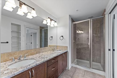 301-7922 Okanagan Landing Road, Vernon, BC - Indoor Photo Showing Bathroom