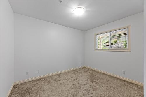 301-7922 Okanagan Landing Road, Vernon, BC - Indoor Photo Showing Other Room