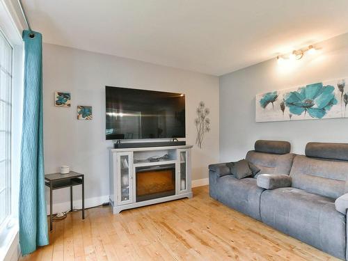 Salon - 8835 Av. Gravel, Laval (Saint-François), QC - Indoor Photo Showing Living Room