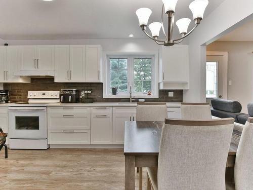 Cuisine - 8835 Av. Gravel, Laval (Saint-François), QC - Indoor Photo Showing Kitchen