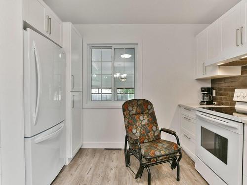 Cuisine - 8835 Av. Gravel, Laval (Saint-François), QC - Indoor Photo Showing Kitchen