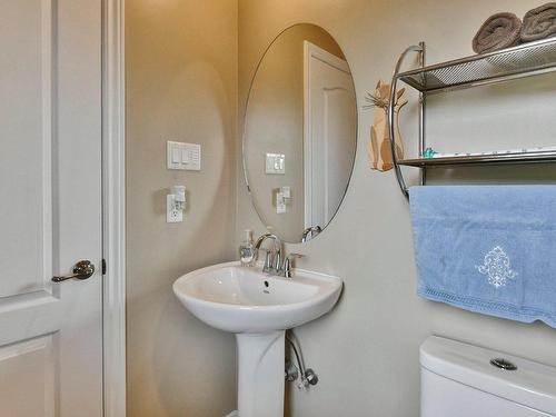 Powder room - 224 Rue De Langloiserie, Rosemère, QC - Indoor Photo Showing Bathroom