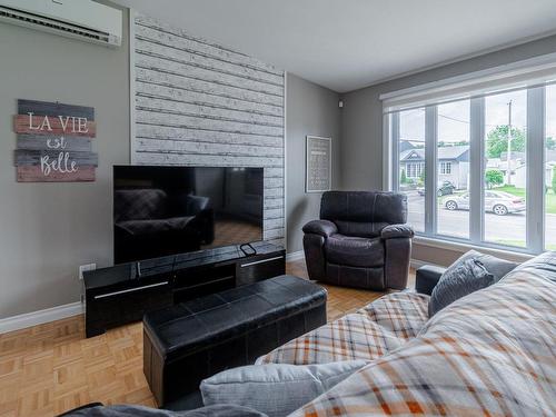 Living room - 1841 Rue Des Ballades, L'Ancienne-Lorette, QC - Indoor Photo Showing Living Room