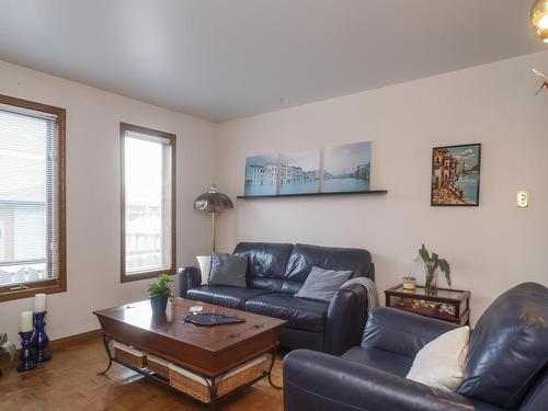 199 Valley Street, Thunder Bay, ON - Indoor Photo Showing Living Room