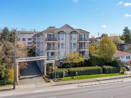 112-3133 Tillicum Rd, Saanich, BC - Outdoor With Facade